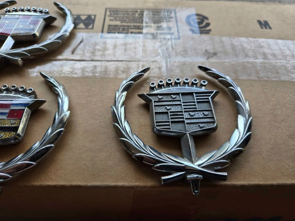 Hood ornaments - photo 5