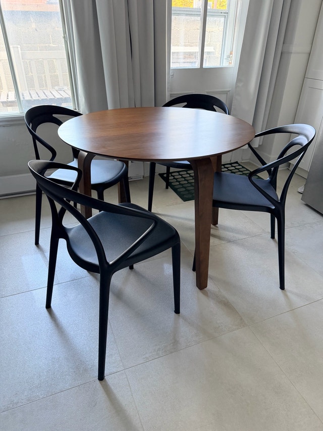 MUST Dining Room Set