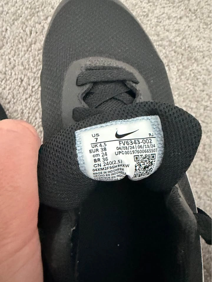Nike Size 7 women’s shoes - photo 4