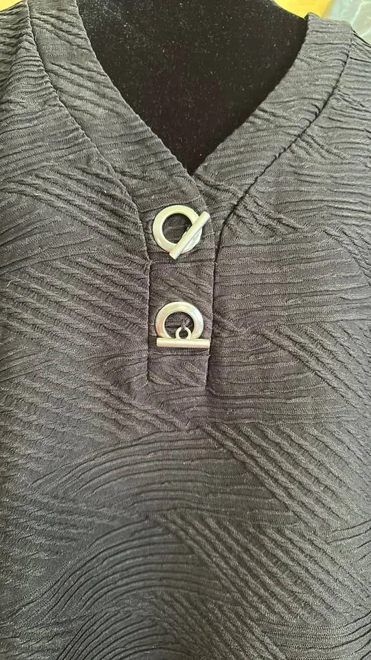 Love Scarlett Black Textured V-Neck Top - photo 2