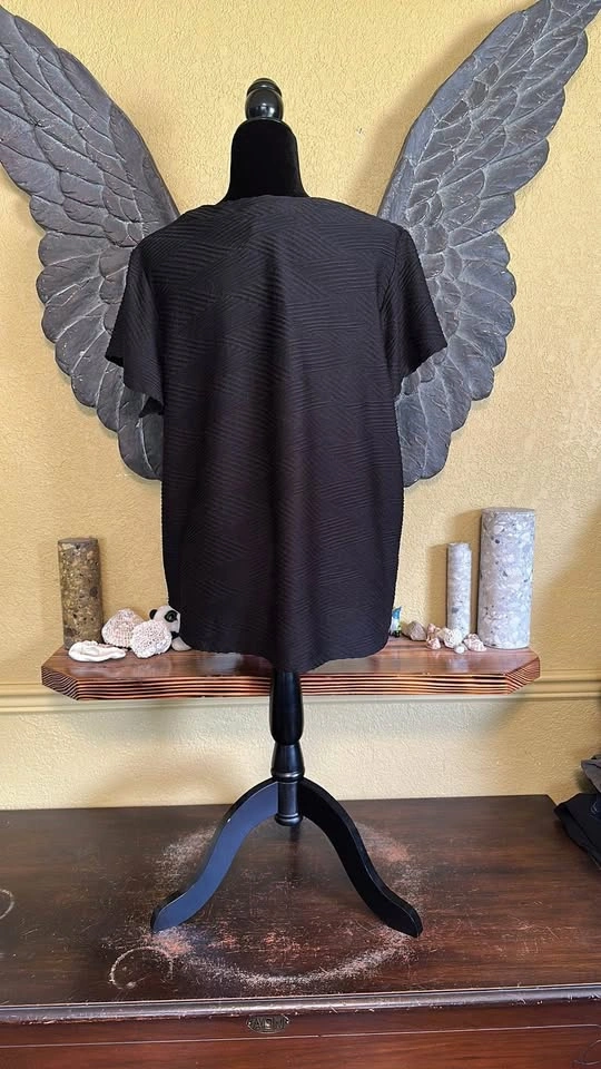 Love Scarlett Black Textured V-Neck Top - photo 5