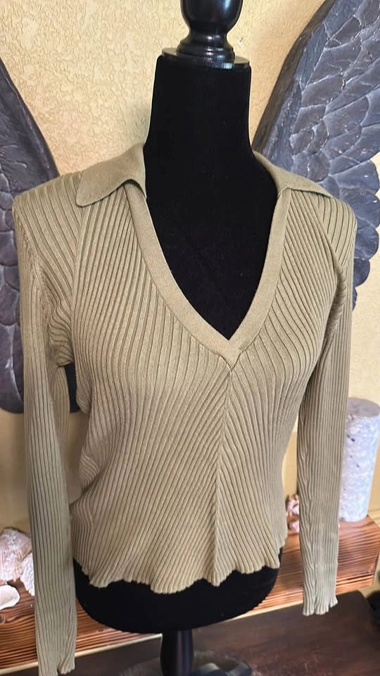 Dynamite Olive Ribbed V-Neck Sweater Top - photo 3