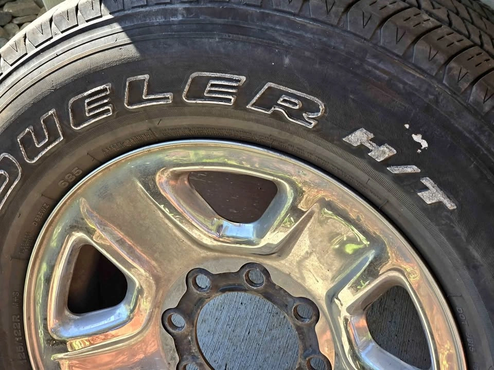 4TH gen ram 3500 18" rims & rubber