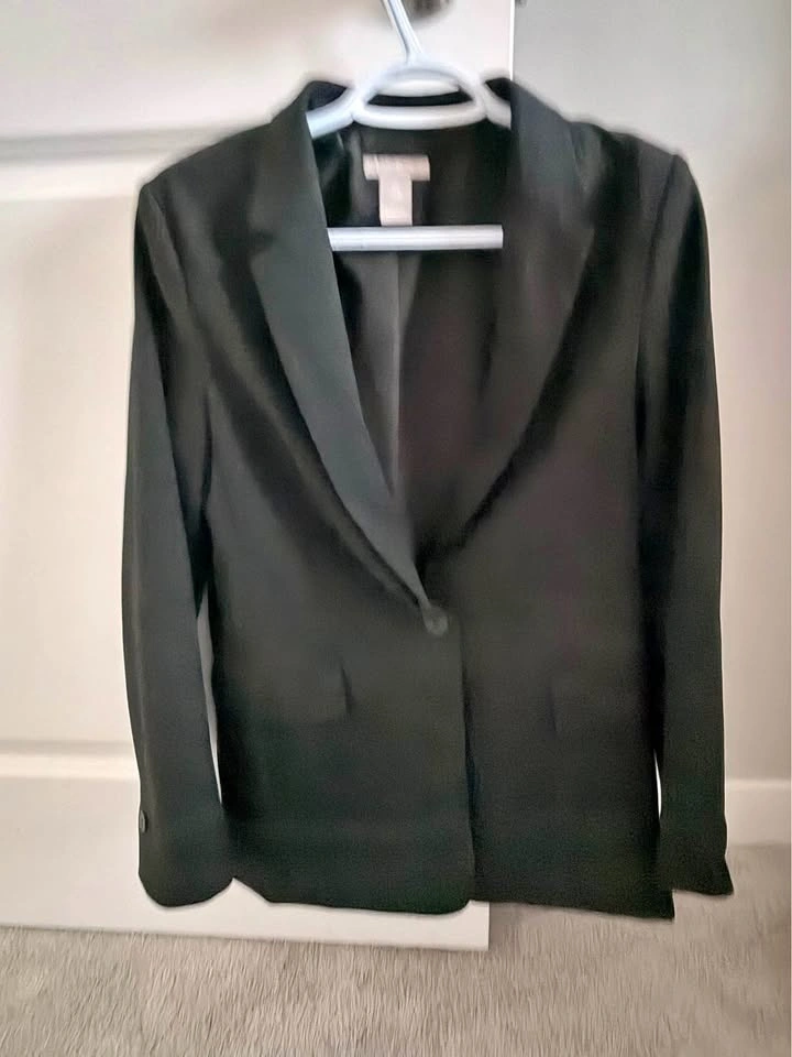 Oversized Woman’s Black Blazer - H&M (size XS)