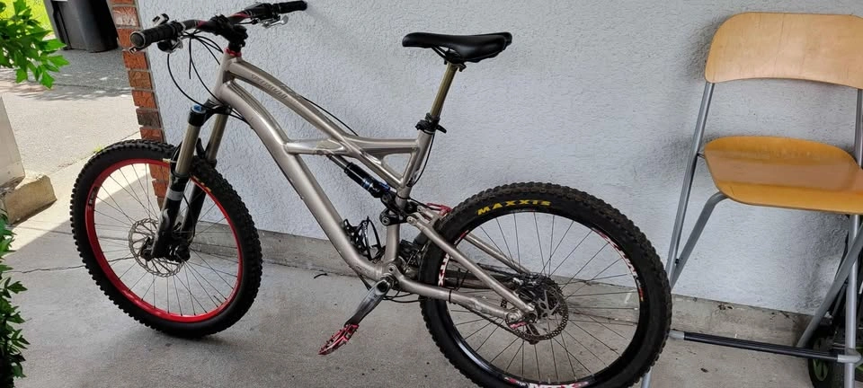 Specialized Enduro SL - 2010 Size Medium - photo 2