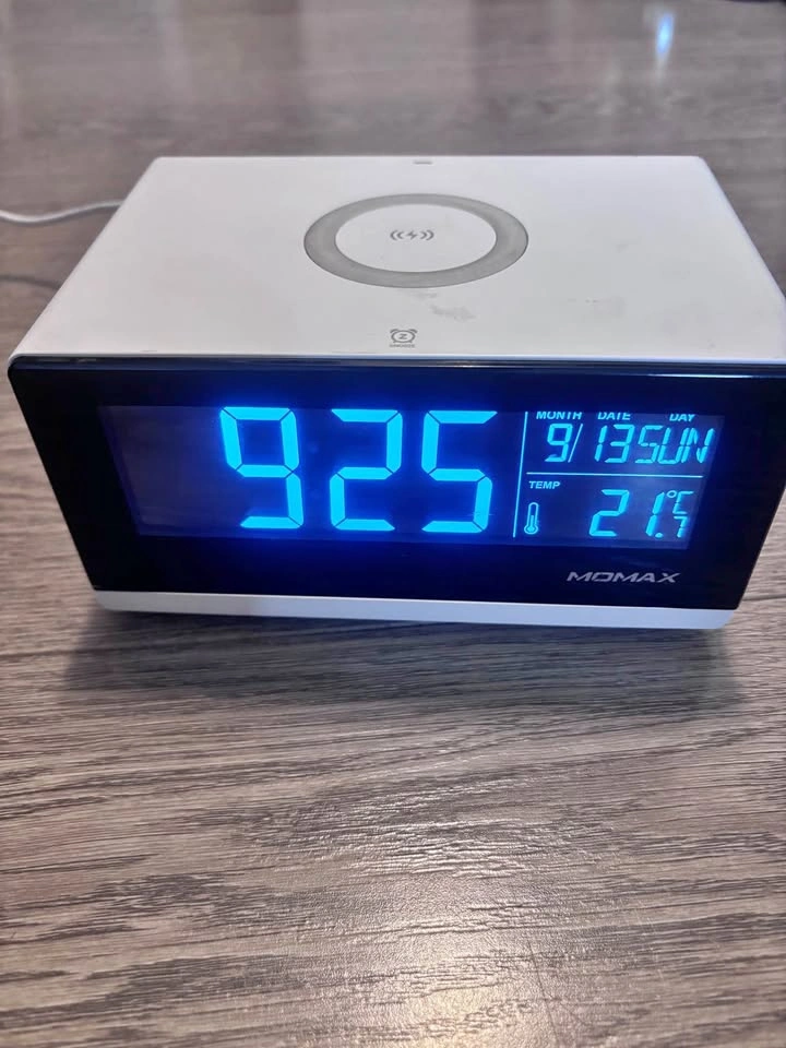 MOMAX Q.Clock Digital Alarm Clock with 10W Wireless Charging