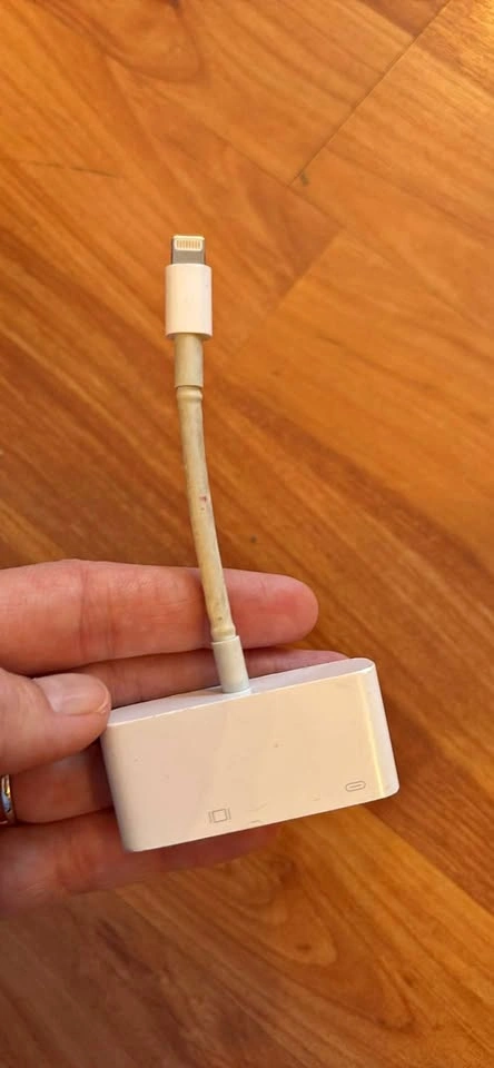 Lightning to VGA adaptor