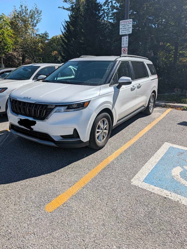 2022 Kia Carnival LX Plus One Owner - photo 2