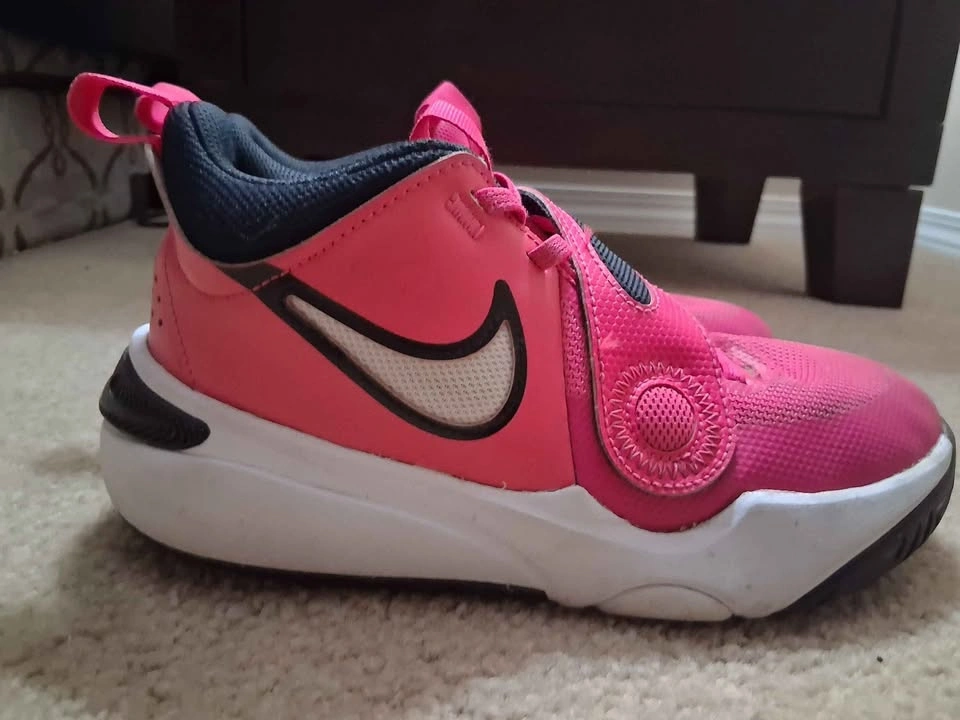 Nike Girls Team Hustle D 11 Shoes pink/black US SIZE 3.5 - photo 2