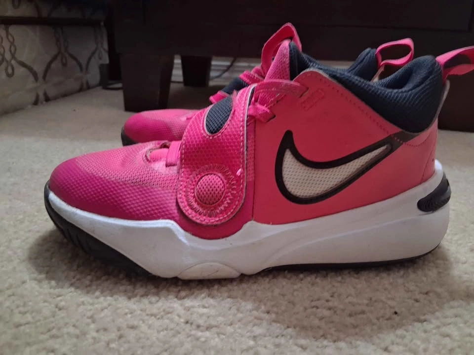 Nike Girls Team Hustle D 11 Shoes pink/black US SIZE 3.5 - photo 3