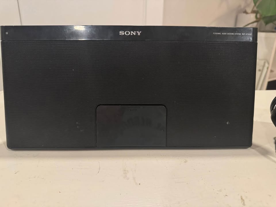 Sleek & Stylish Sony Radio - photo 2
