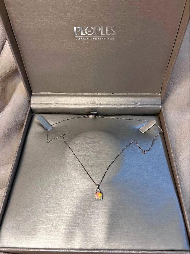 Peoples Opal pendant necklace