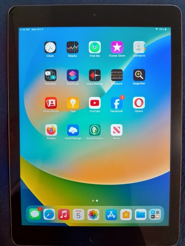 Apple iPad A1822 (5th Gen), 32GB, Wi-Fi, 9.7" Space Gray