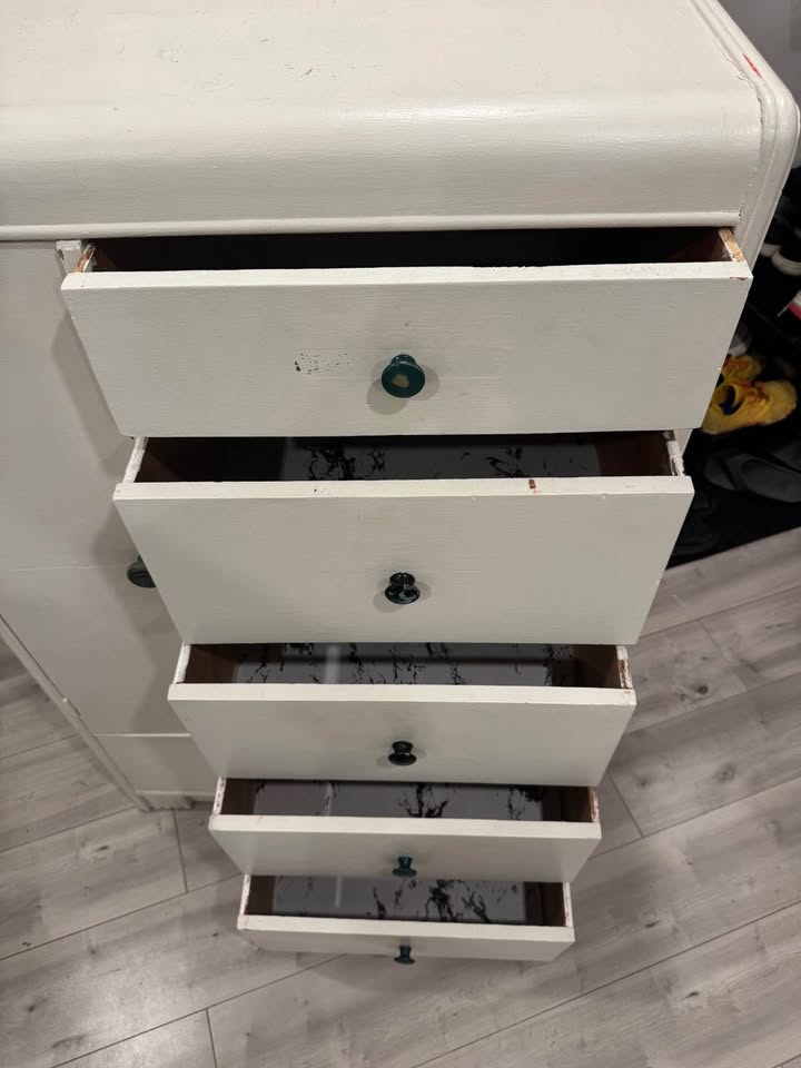 Cute 1950’s Vintage White Dresser with Mini-Wardrobe - photo 4