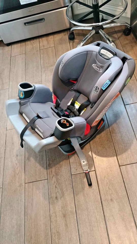 Graco Extend2Fit convertible car seat