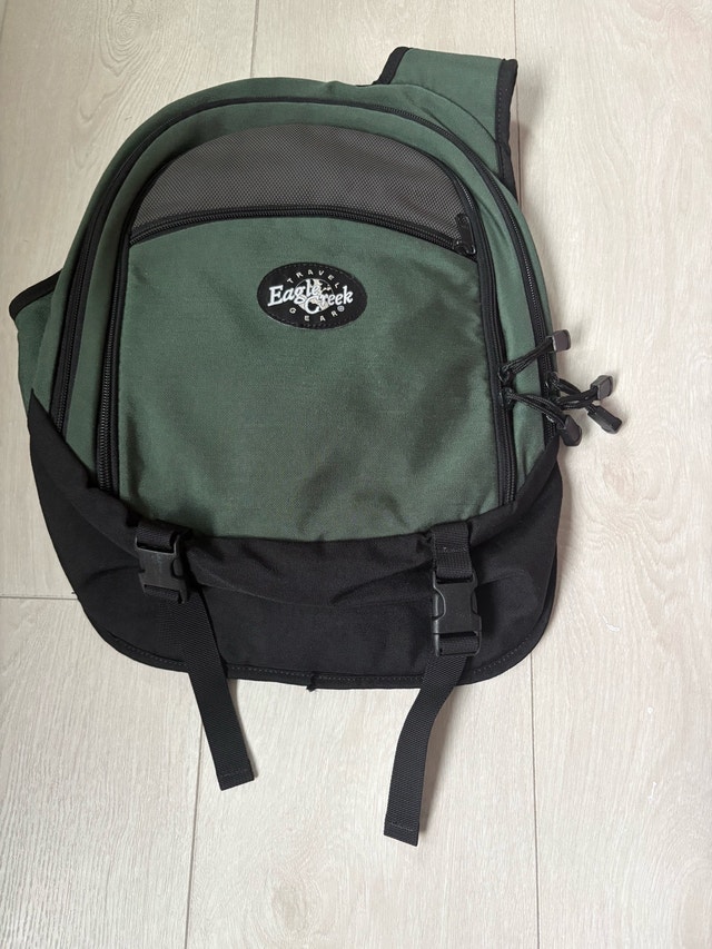 Eagle Creek Crossbody Sling Bag - photo 2