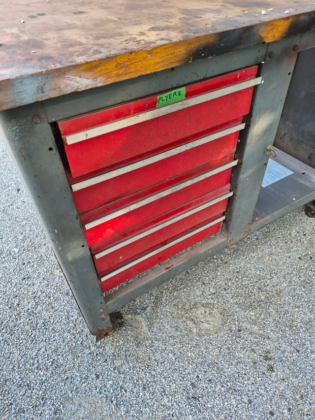wood work table with red tool box, rolling - photo 3