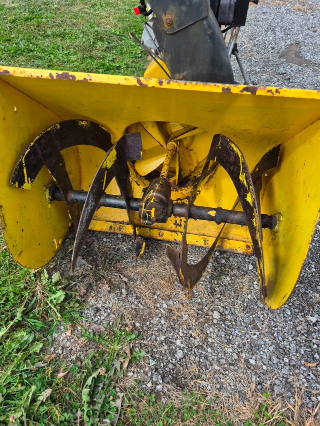 24'' Snow blower Bolens dual stage 524-01 - photo 2