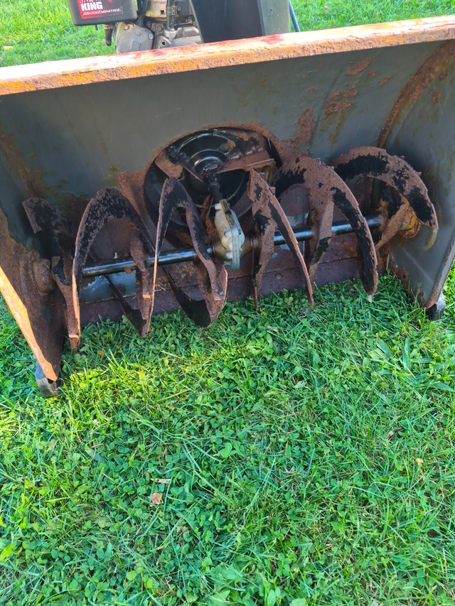 10.5hp 29'' MTD Snow King Snow Blower - Needs Repair - photo 2