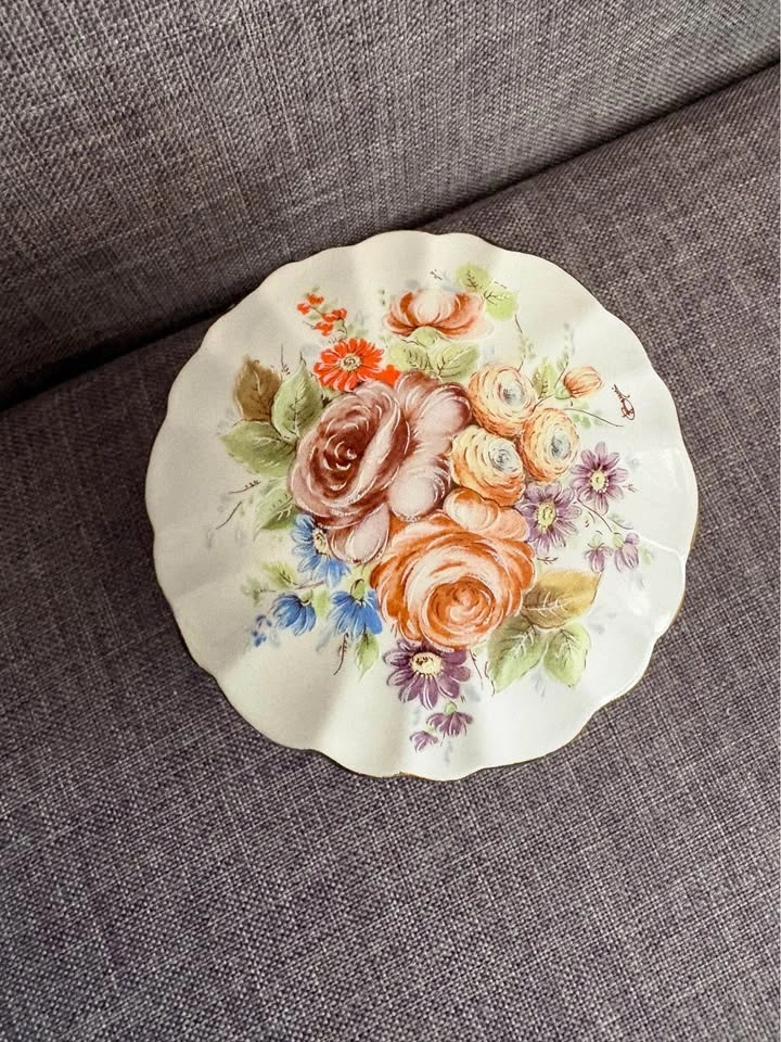 Vintage "Floral Court" Porcelain Footed Trinket Box - photo 2