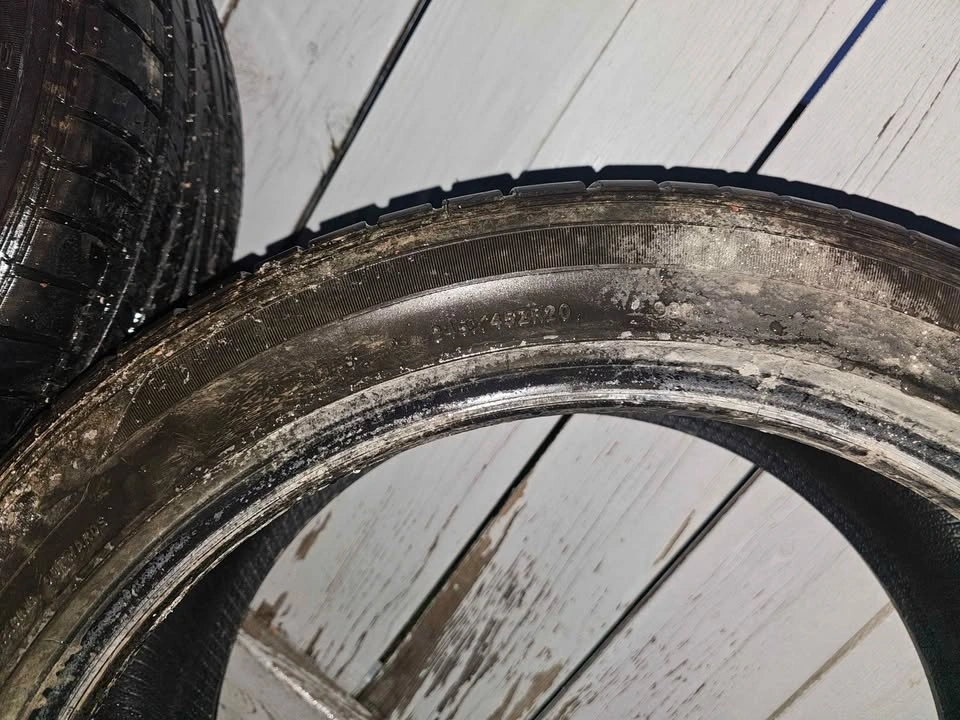 A set of tires 245/45R20 - photo 2