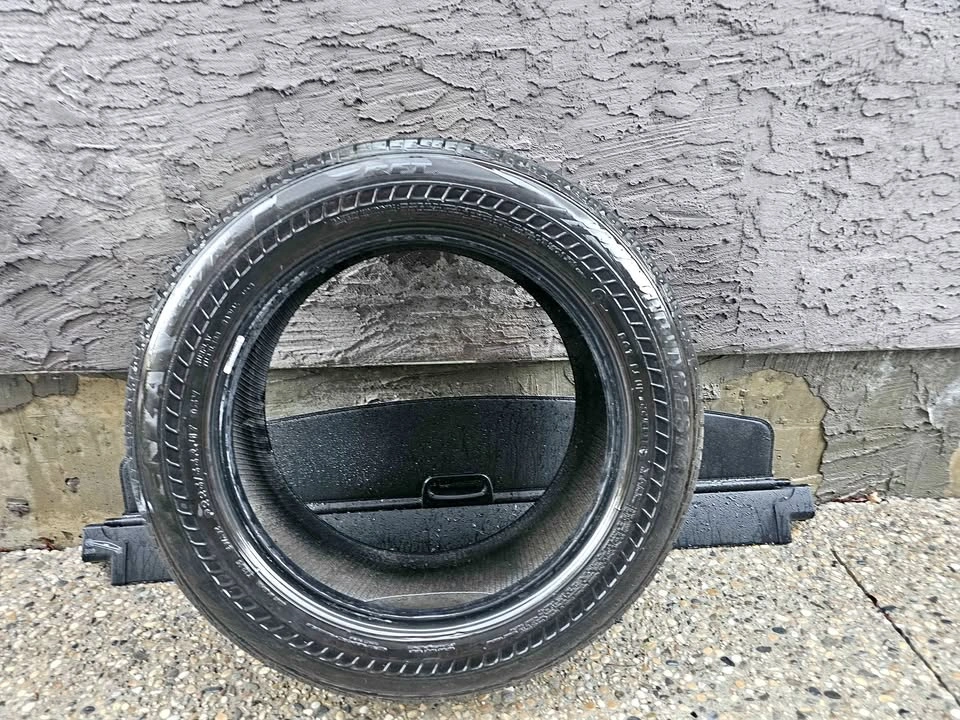 1 tire P225/55RF17 V95