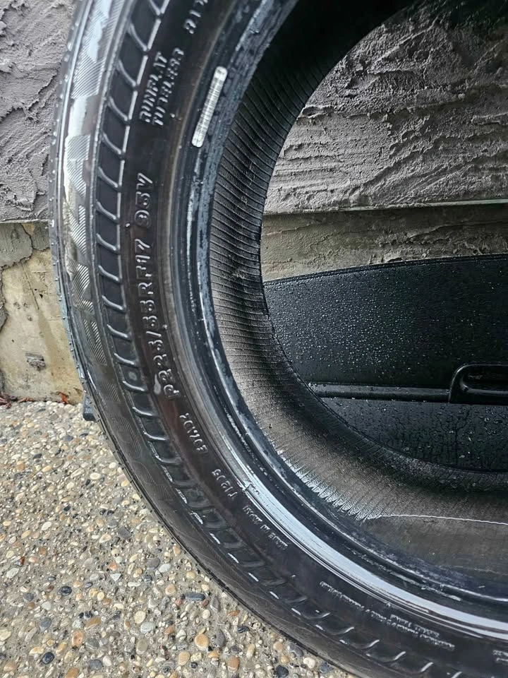 1 tire P225/55RF17 V95 - photo 2