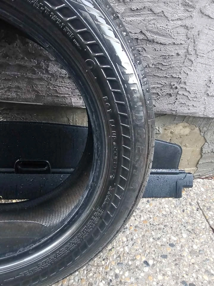 1 tire P225/55RF17 V95 - photo 3