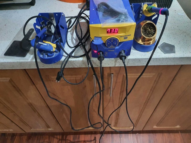 Hakko FM-203 dual port soldering station, tweezer, micro pencil