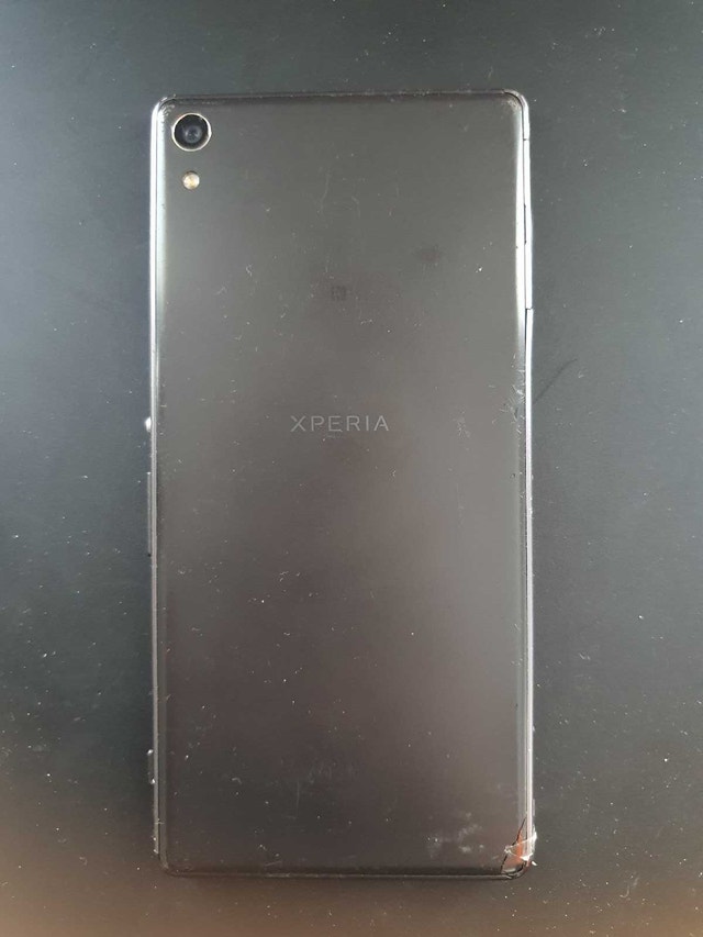 Sony Xperia F3213 (Cracked Screen) - photo 4