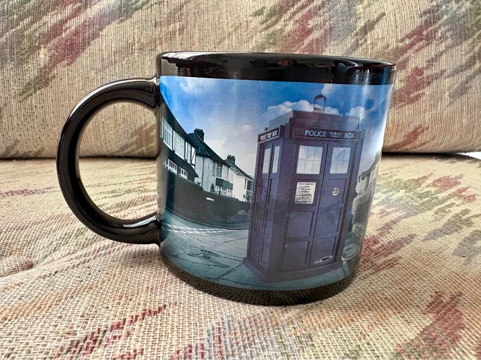 2012 Doctor Who TARDIS Disappearing Heat Change Mug
