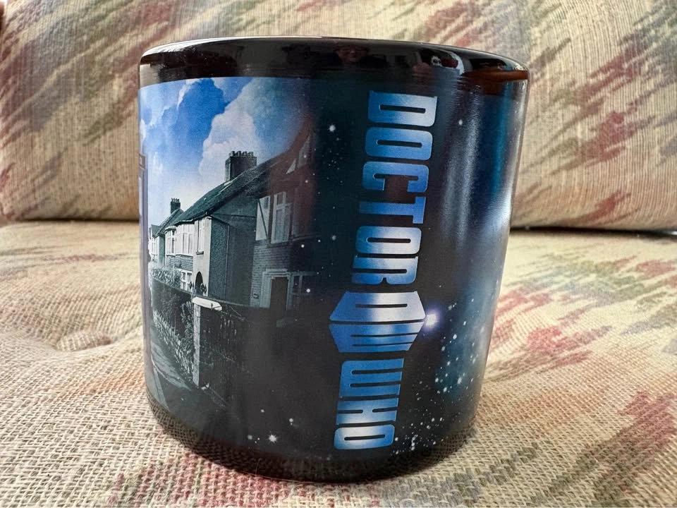 2012 Doctor Who TARDIS Disappearing Heat Change Mug - photo 2