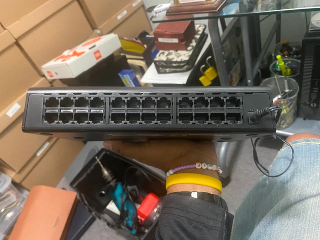 D-Link DES-1024A 24-Port Fast Ethernet Switch