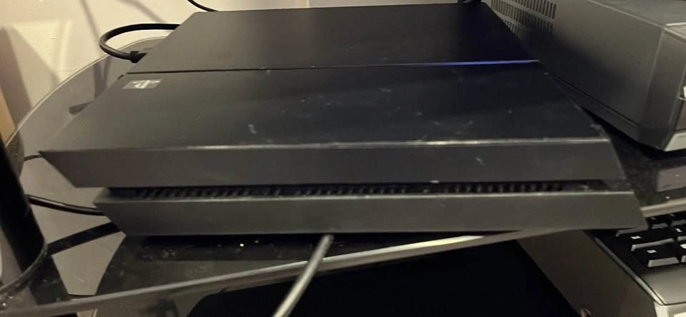 Ps4 Console with controller for trade or buy - photo 3