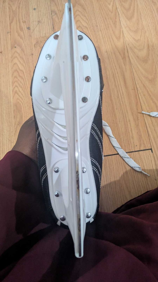 Hockey skates