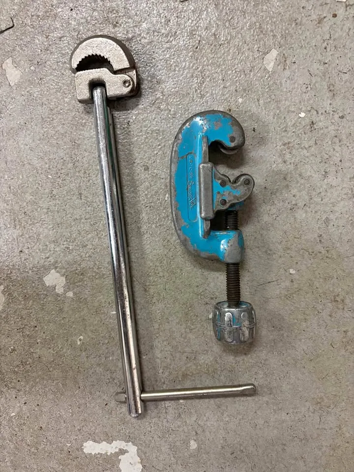 Pipe wrench and cutter thumbnail