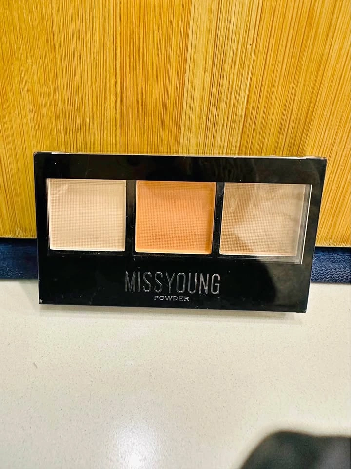 Miss Young Powder Palette