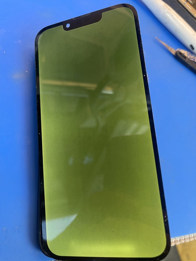 IPHONE SCREENS AND BATTERIES