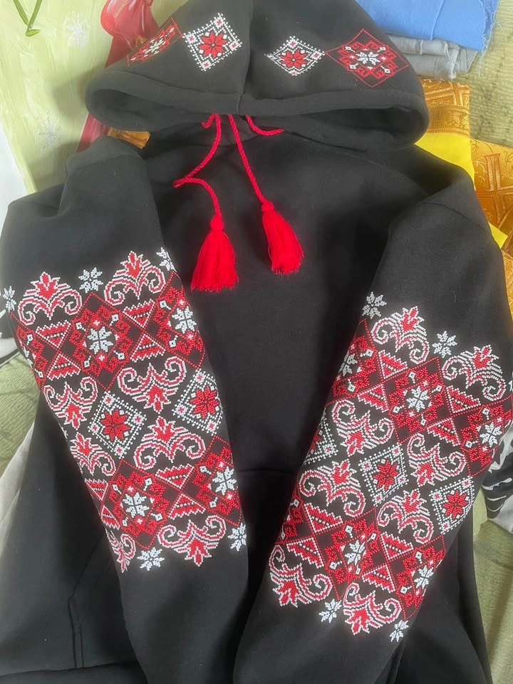 Ukrainian embroidered hoodie - photo 2