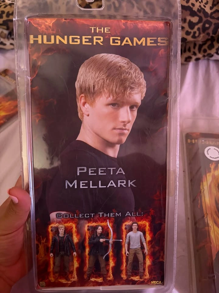 NECA The Hunger Games 7-inch Action Figures from 2012 - photo 3