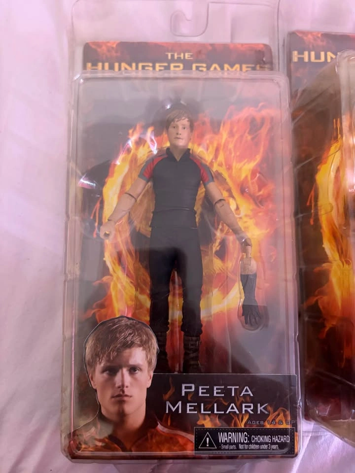 NECA The Hunger Games 7-inch Action Figures from 2012 - photo 4