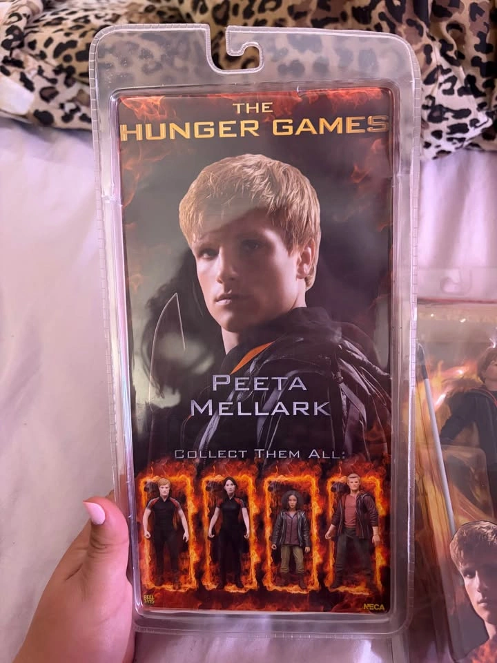 NECA The Hunger Games 7-inch Action Figures from 2012 - photo 5