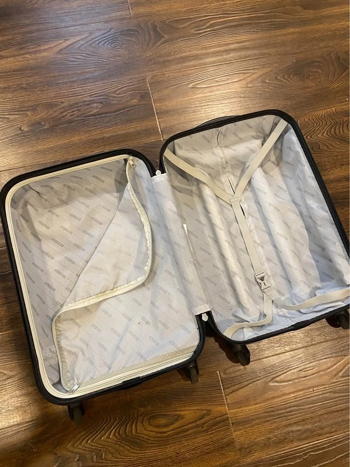 American Tourister Flashline Carry-On Spinner - photo 3