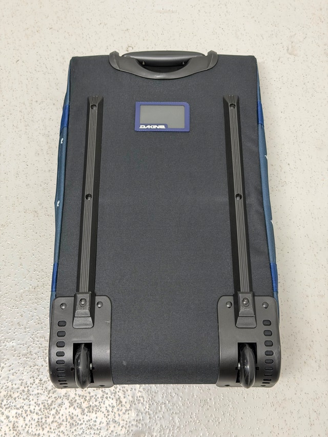 Dakine Suitcase Duffle Roller – 90L – Excellent Condition - photo 2