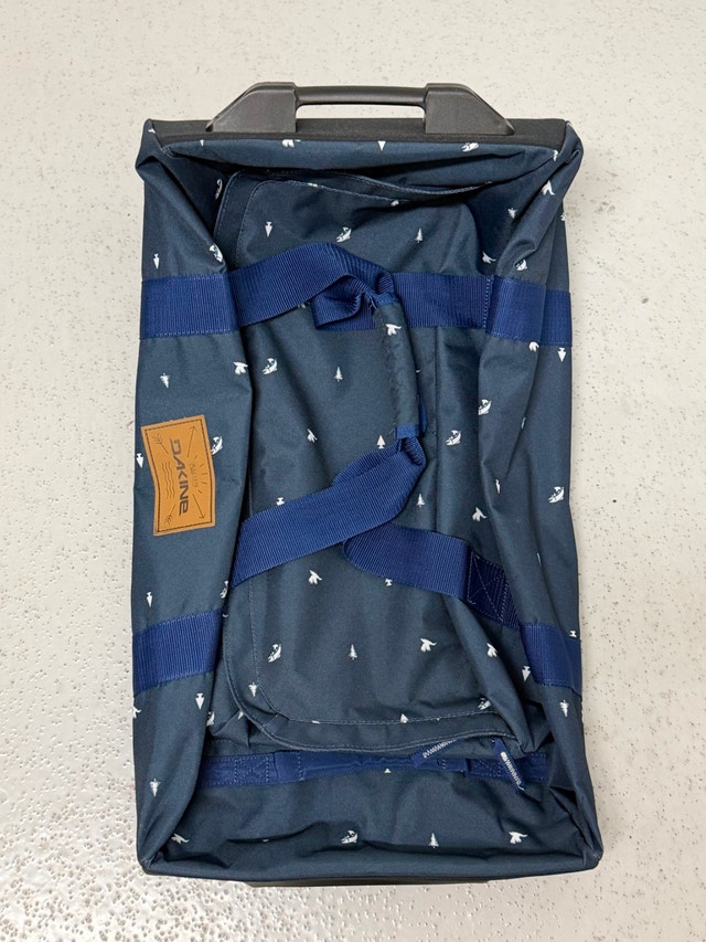 Dakine Suitcase Duffle Roller – 90L – Excellent Condition - photo 5