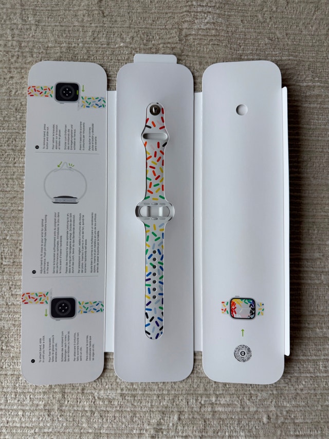 Apple Watch 41mm Pride Edition Sport Band – S/M – Open Box - photo 3