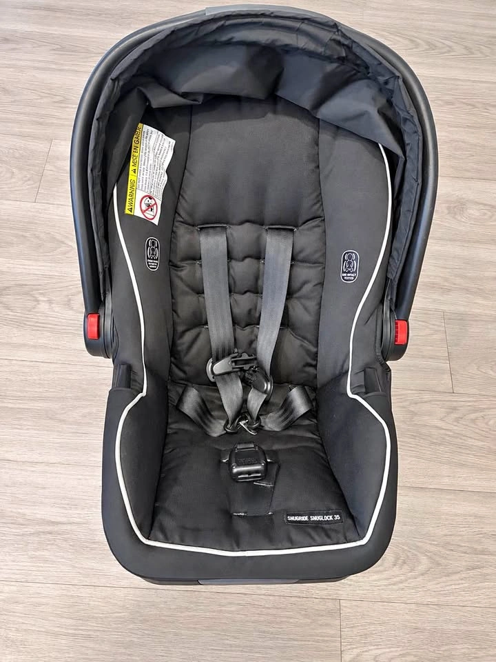 Graco SnugRide Carseat + Base