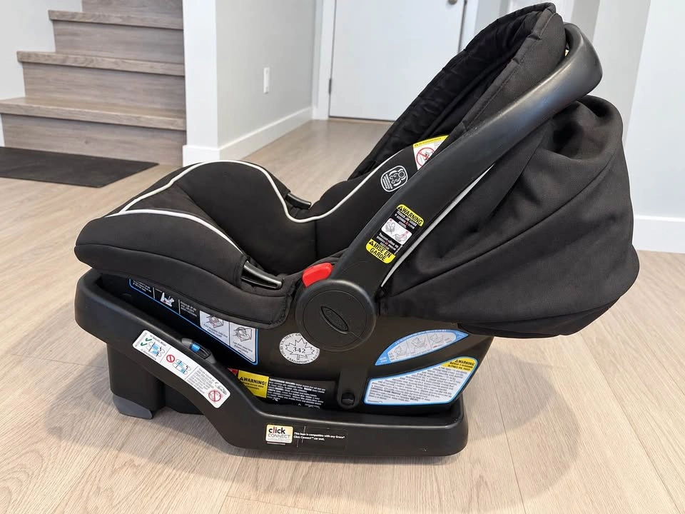 Graco SnugRide Carseat + Base - photo 2