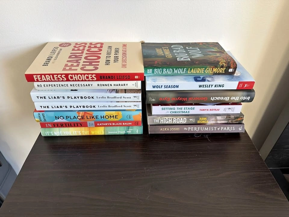 Book Lot: 13 Like-New Paperbacks - new releases