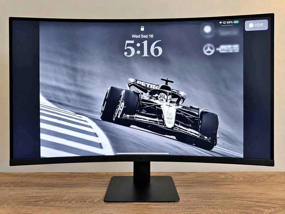 LG 27” Curved Monitor – 100Hz FHD USB-C | Excellent Condition